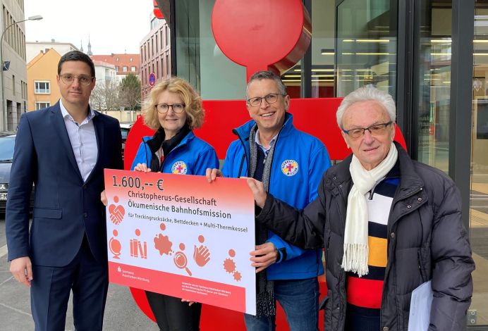 Hilfe im Winter - Sparkasse unterstützt Bahnhofsmission